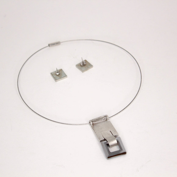 Hammered Silver Tone Matching Set of Earring and Necklace with Pendant - Picture 5 of 8